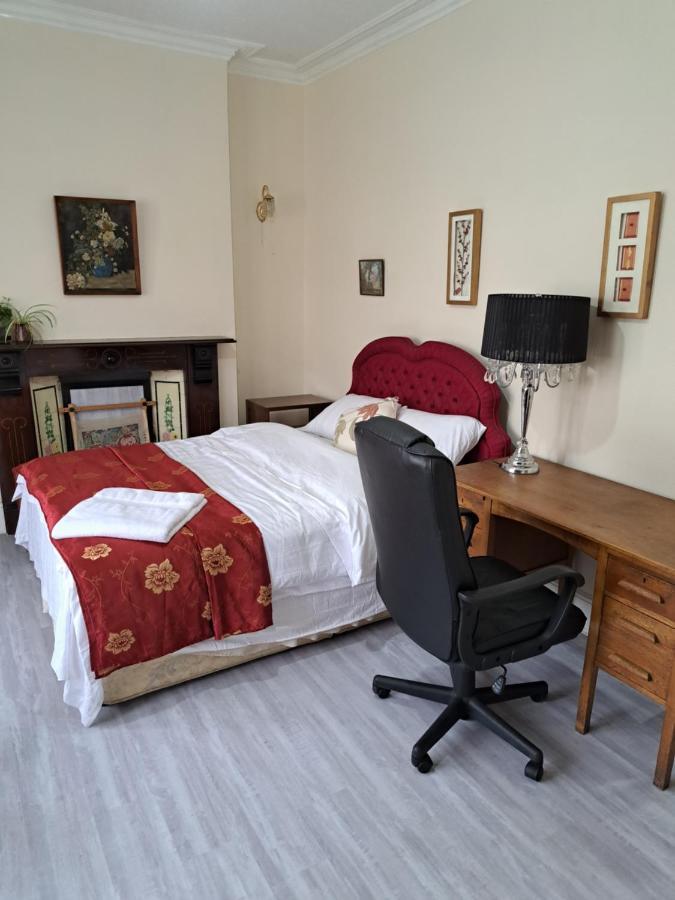 Casa vacanze Luxury 5 Bedroom Near Seven Kings Train Station- 5 Room, 6 Bed And Sleeps 8 Guest *